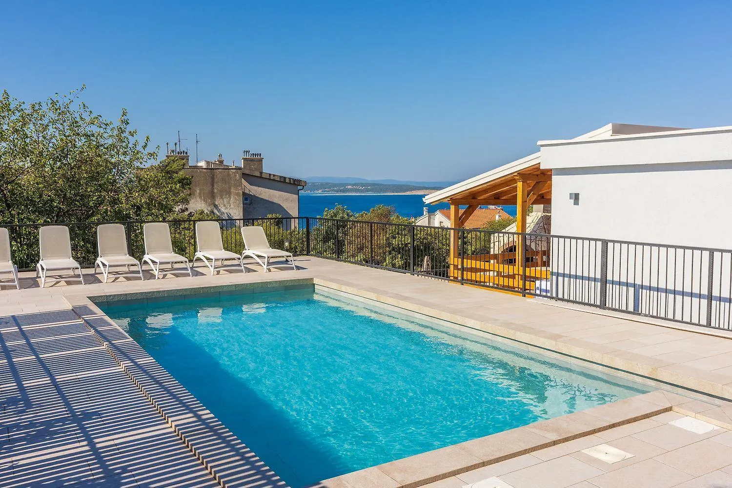 Herrliches Apartment Nur 600 Meter Zum Strand Mit Meerblick, Pool, Grill, Waschmaschine Crikvenica