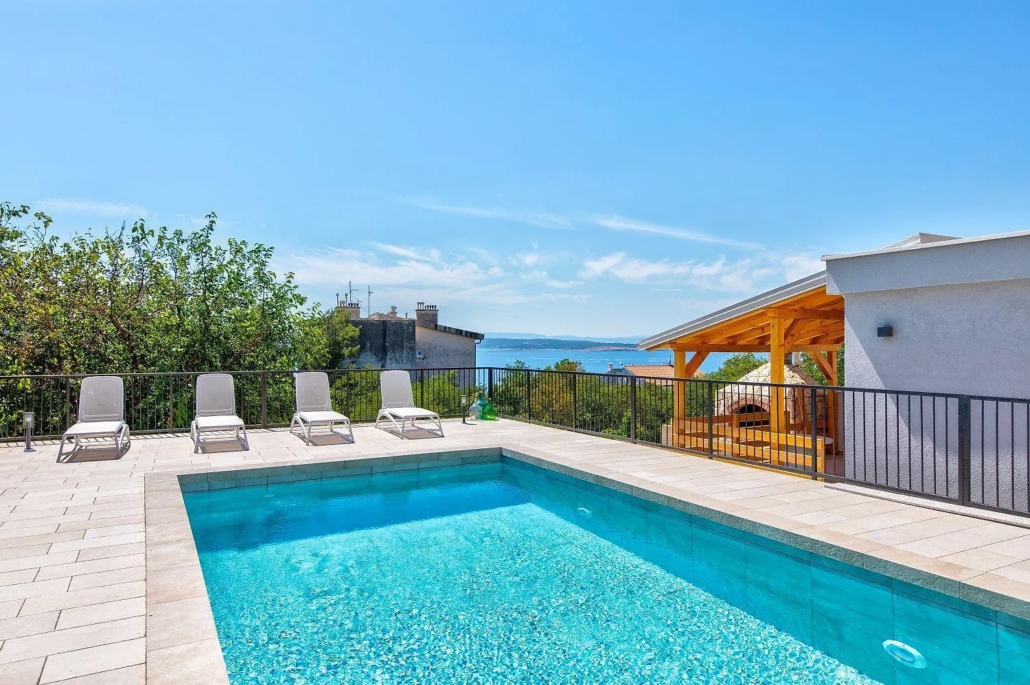 Herrliches Apartment Nur 600 Meter Zum Strand Mit Meerblick, Pool, Grill, Waschmaschine Crikvenica